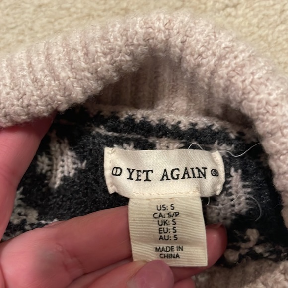 Yet Again Cheetah 🐆 Sweater Juniors Size S - Picture 3 of 5